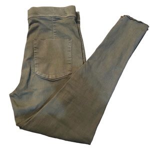 Free People Pull on Easy Goes It Skinny Jeans • Moss green • Size 31• raw hem